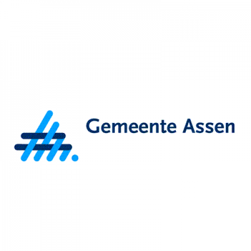 Logo van Gemeente Assen, met blauwe lijnen en tekst.