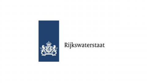 Rijkswaterstaat-logo met blauwe rechthoek en witte kroon.