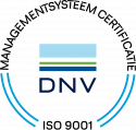 DNV-logo met groene en blauwe strepen, omringd door een cirkel met tekst en ISO 9001-certificering.
